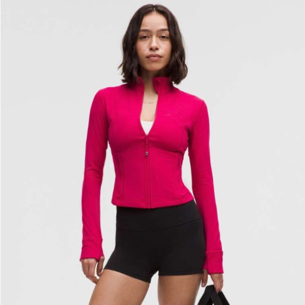 Sold 🔥 Lululemon Define Cropped Jacket *Nulu
Pink Dragonfruit SIZE 6